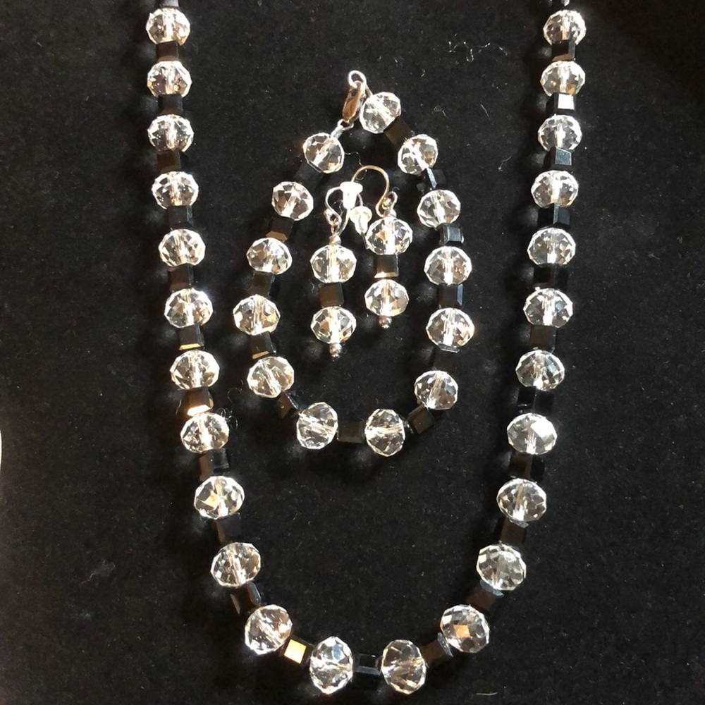 Black and clear crystal necklace set